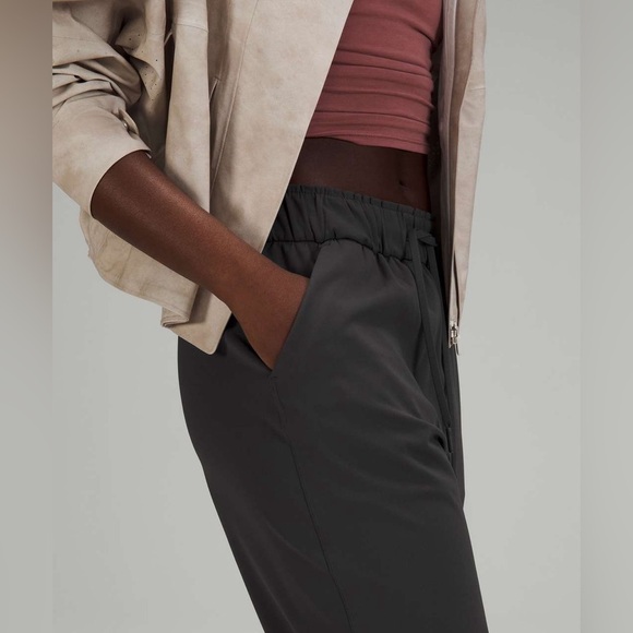 Lululemon Stretch Luxtreme High-Rise Jogger
Graphite Grey - Picture 5 of 8